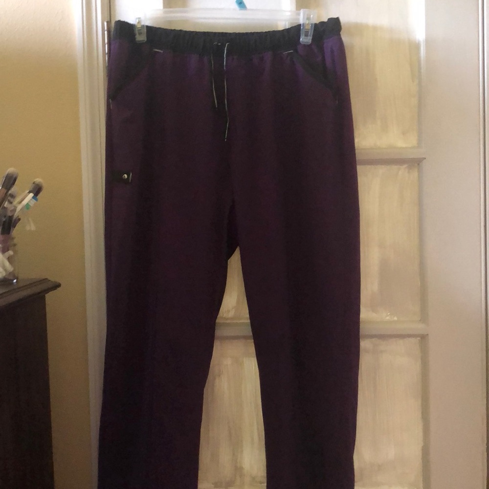 Scrubs purple set